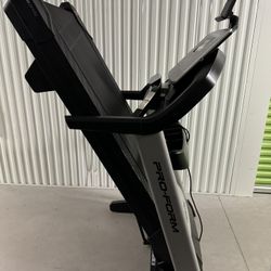🚨Pro Form Treadmill🚨