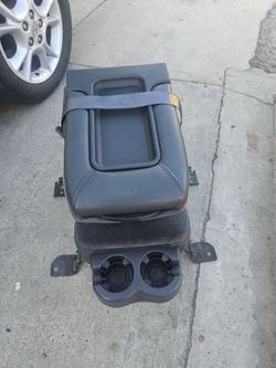 GM nbs Jump seat available 2002 Silverado