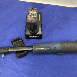 Snap-on CTR867AMB. 3/8 14.4v.  Ratchet W/ Battery