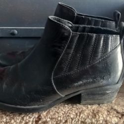 Born Beebe Ankle Booties Size 8.5