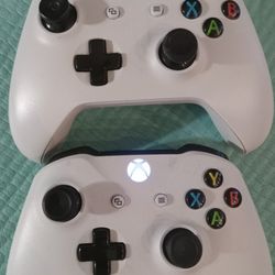 2 Nintendo.
Xbox one controllers in super condition