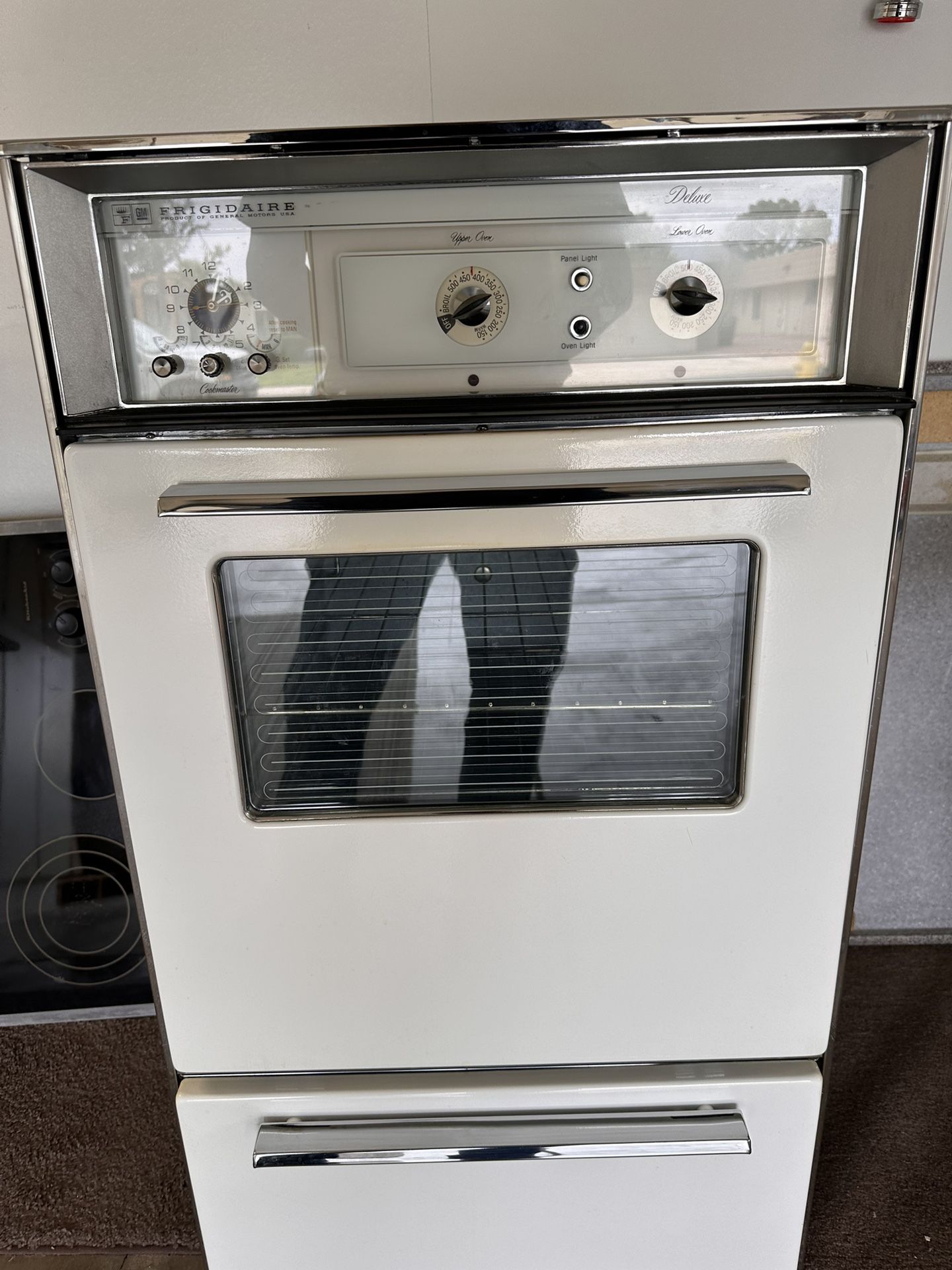 Nearly NEW 1972 Double Oven. 