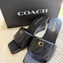 Coach  used 8.5 women $125