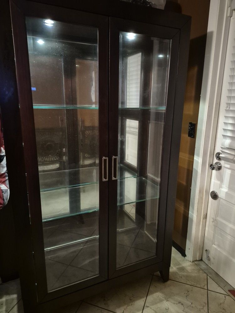 Curio Cabinet With Light Table And Four Chairs New 