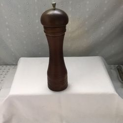 Vintage , Mr DUDLEY, Solid Wood Pepper Grinder Mill