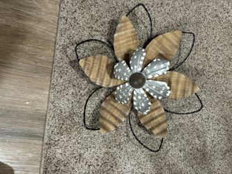 Metal wall flower hanging