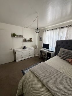 Dresser set