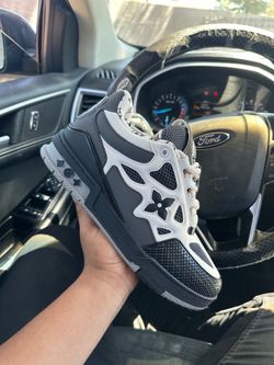 LV stake black with gray