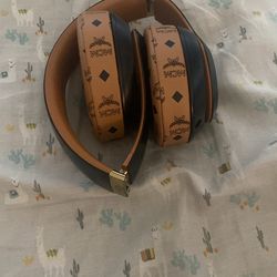 Beats Studio 3 headphones jbl flip 5 speaker asking 175 for both or will trade for a vr headset