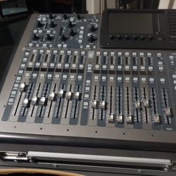 Behringer X32 Digital Mixer In Excellent Condition!