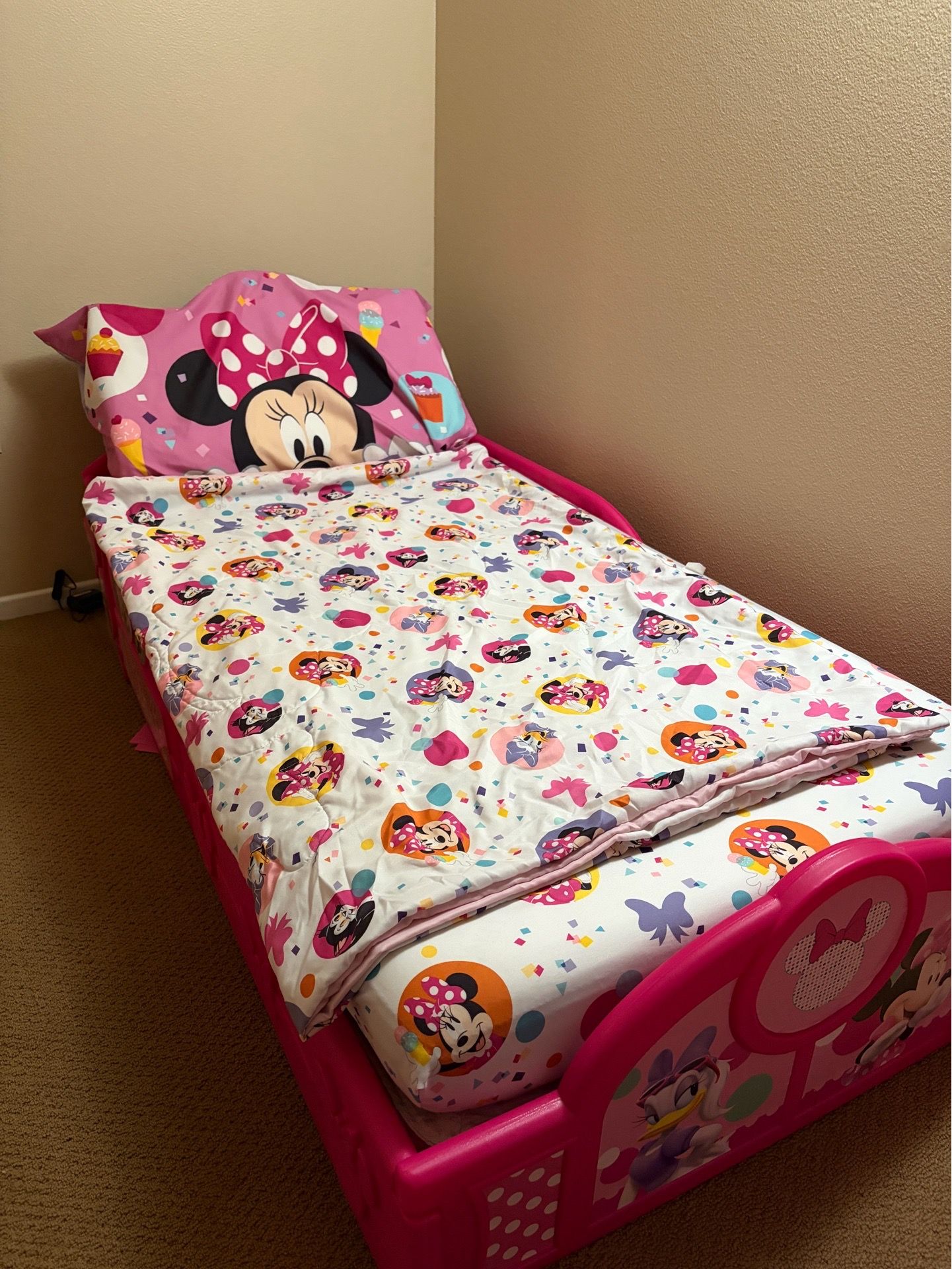 Minnie Mouse toddler bed