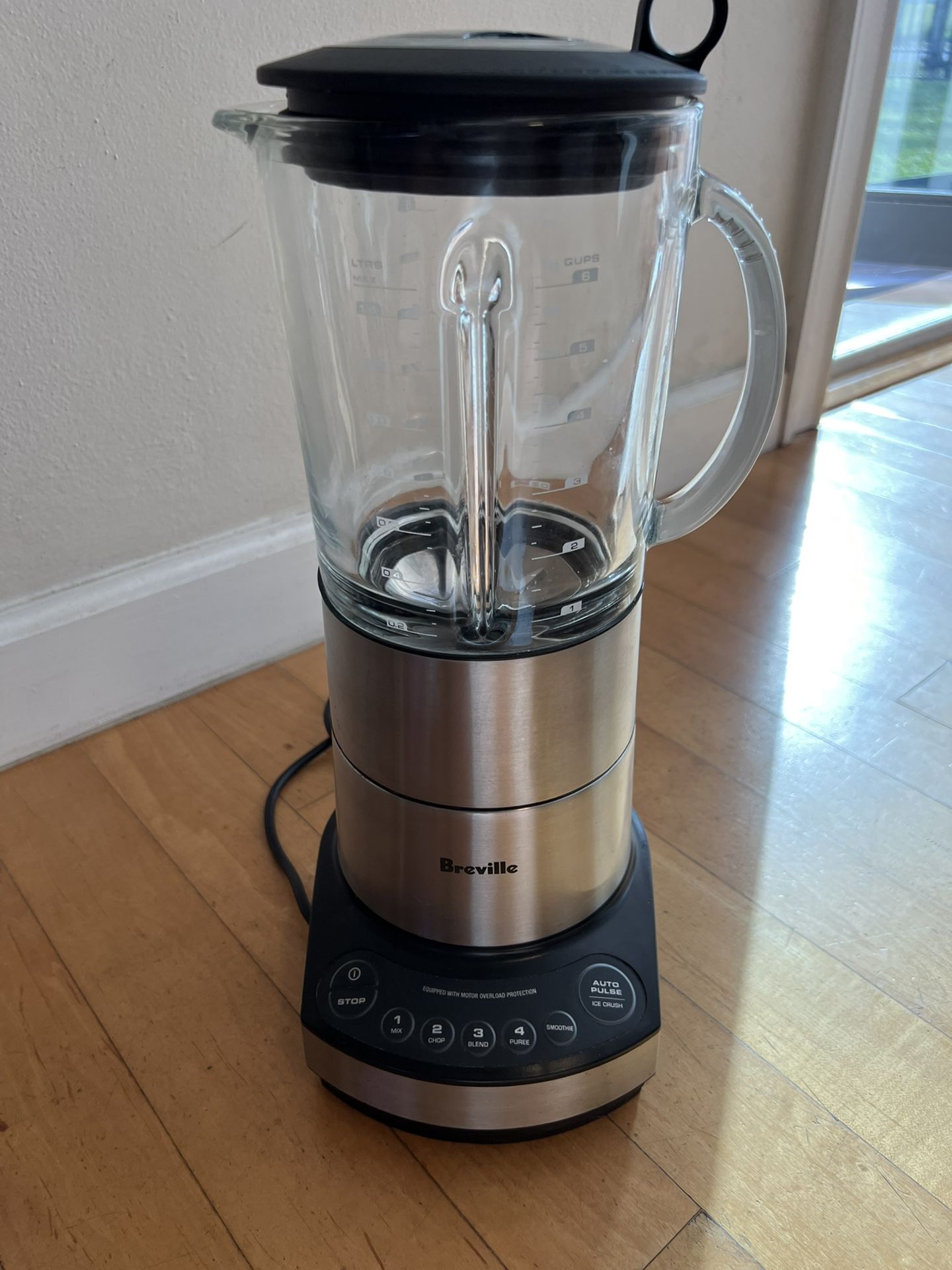 HEAVY DUTY BREVILLE HEMISPHÄRE BLENDER WITH GLASS JAR