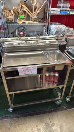 Carro de hot dogs nuevo