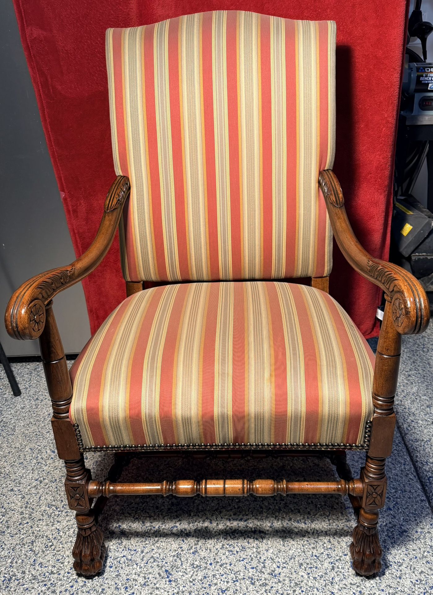 Exquisite Louis the XIV Large Throne Chair - Like new condition