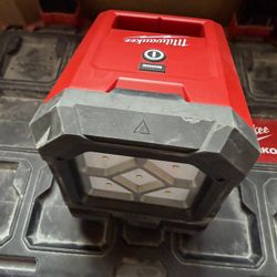 Milwaukee M18 Rover 1500 Lumens Flood Light
