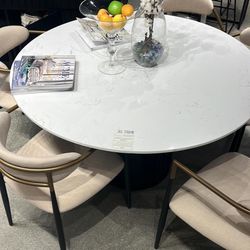 Jaramillo Dining Table
ACME$10 Down Payment And Financing Available