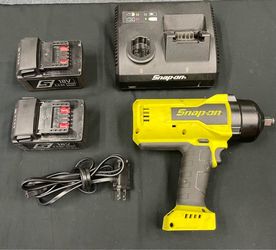 Snap On 1/2in Impact Wrench w/2 Batts. And Charger