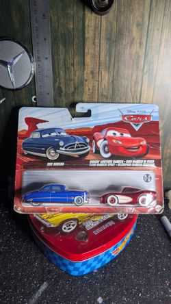 DISNEY PIXAR CARS DOC CRUISIN LIGHTNING MCQUEEN 2022 Two Pack