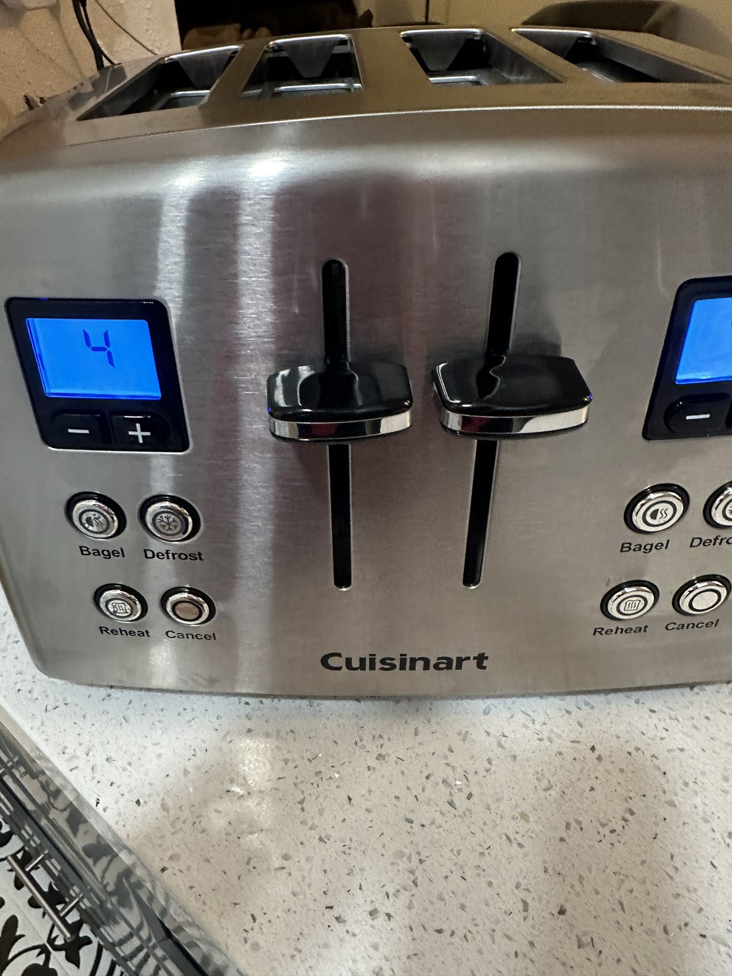 Cuisinart 4 SLICE COUNTDOWN METAL TOASTER for Sale in Houston, TX OfferUp