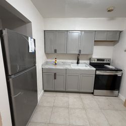 1/1 Duplex Ready For Move In! 1800/month 