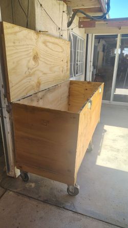 Caja de madera 71 largó por 26 y medio alto 37 y medio