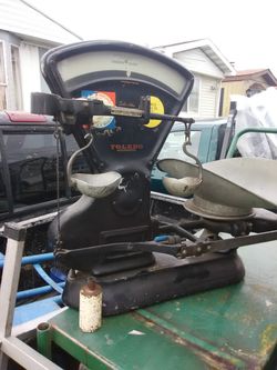 Toledo scale in good working condition. 40lbs capacity
