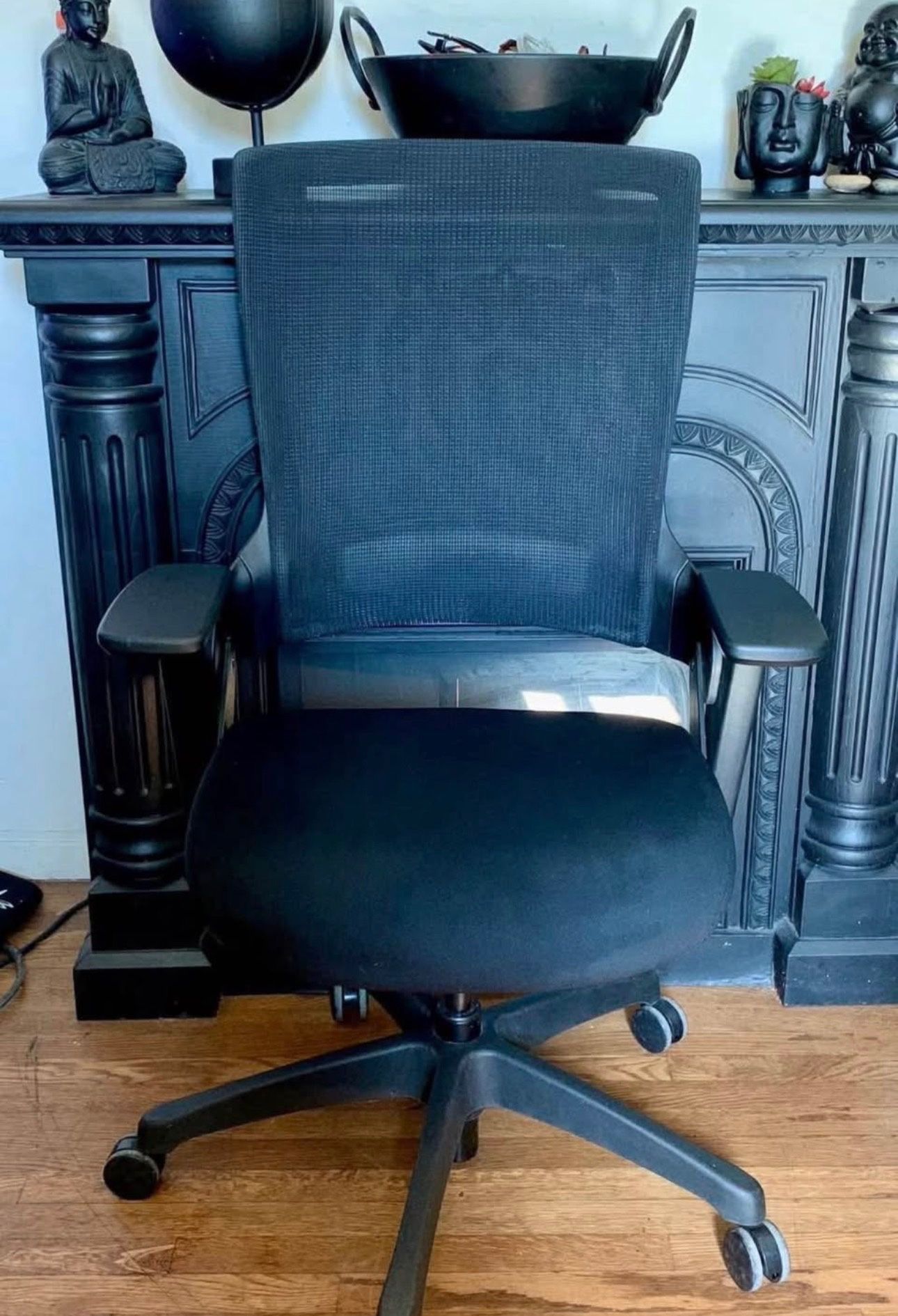 Like New - Black Adjustable Height and Armrest Ergonomic Mesh Back Swivel Executive / Office Chair