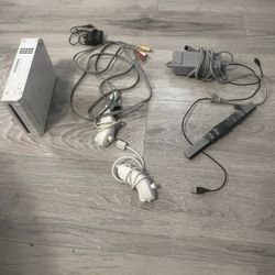 Nintendo Wii Console Bundle – No Controls 2 Attachments To Controllers