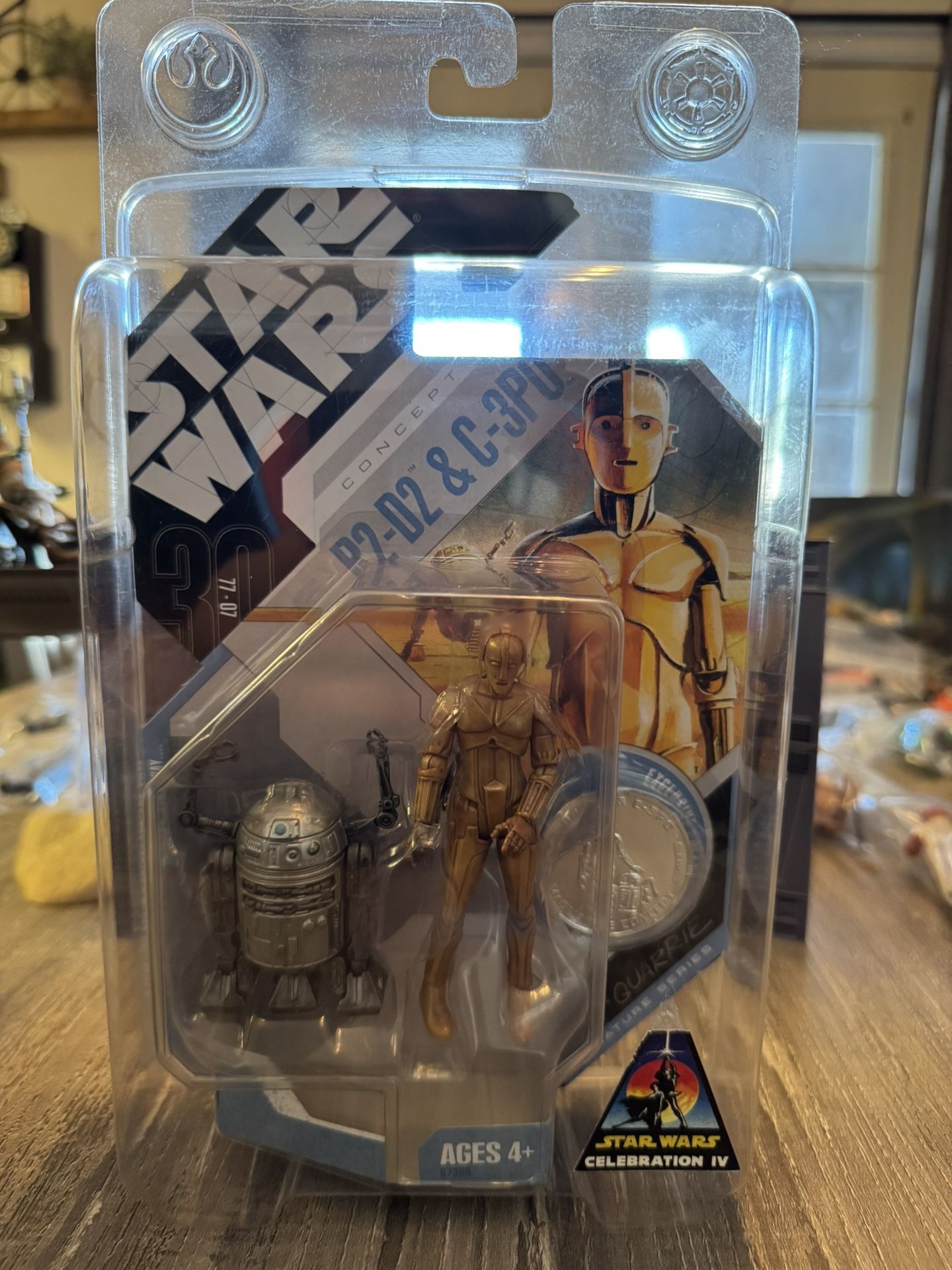 Star Wars Celebration Ralph McQuarrie Droids figures with coin