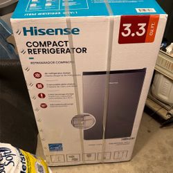 Hisense 3.3-cu ft Mini Fridge Silver