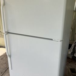 GE Refrigerator 