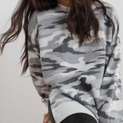 Aerie Gray Camo Sweatshirt Size M 