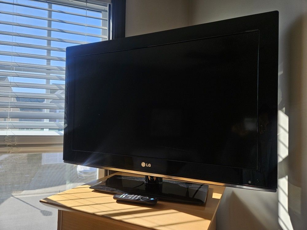 32" LG TV