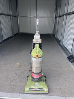 Hoover WindTunnel UH70120 Bagless Upright Vacuum - HEPA + Cord Rewind
