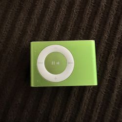 iPod Shuffle 2nd Generation With Headphones