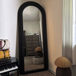 U-Shaped floor Mirror