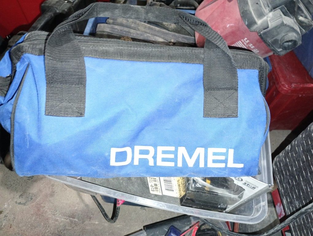 2 Dremel And Many Accessories