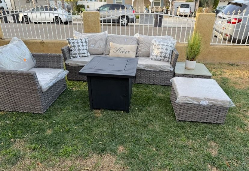 Brand New Patio Outdoor Furniture Set With Fire Pit 