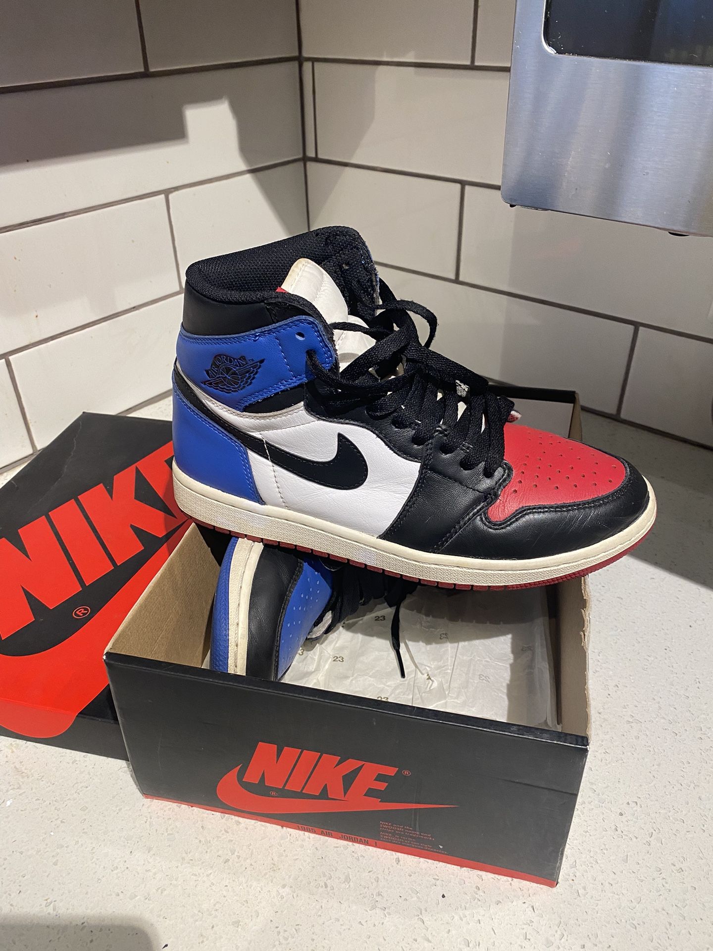 Jordan 1 Top 3 Size 8
