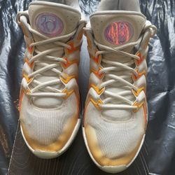 KD 17 University Gold/Black