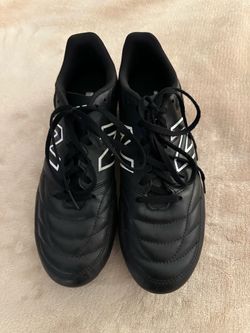 New Balance 442 Soccer Cleats - Near New!