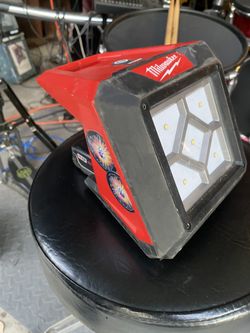 12v Milwaukee Light With Battery
