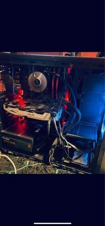 Custom built PC with a Ryzen five 1500 X quad core processor, and a ASUS GTX 1060 graphics card