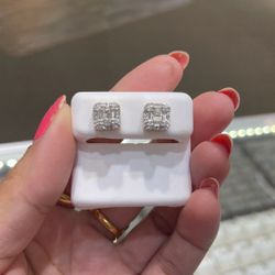 10k Gold Diamond Earrings With Baguette Diamond 💎 💎💎💎