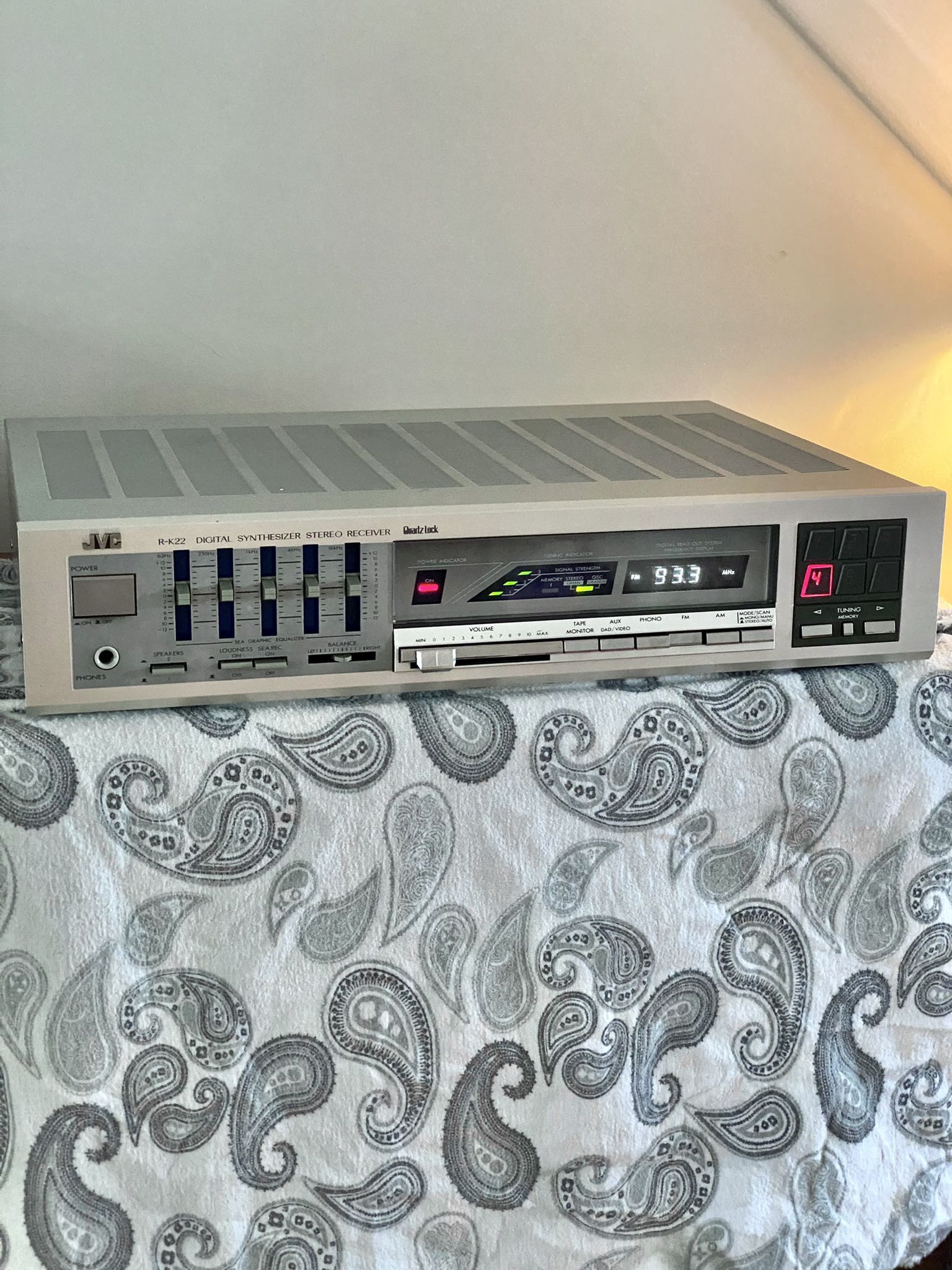 JVC R-K22 Vintage Receiver - Retro Cyberpunk Vibes