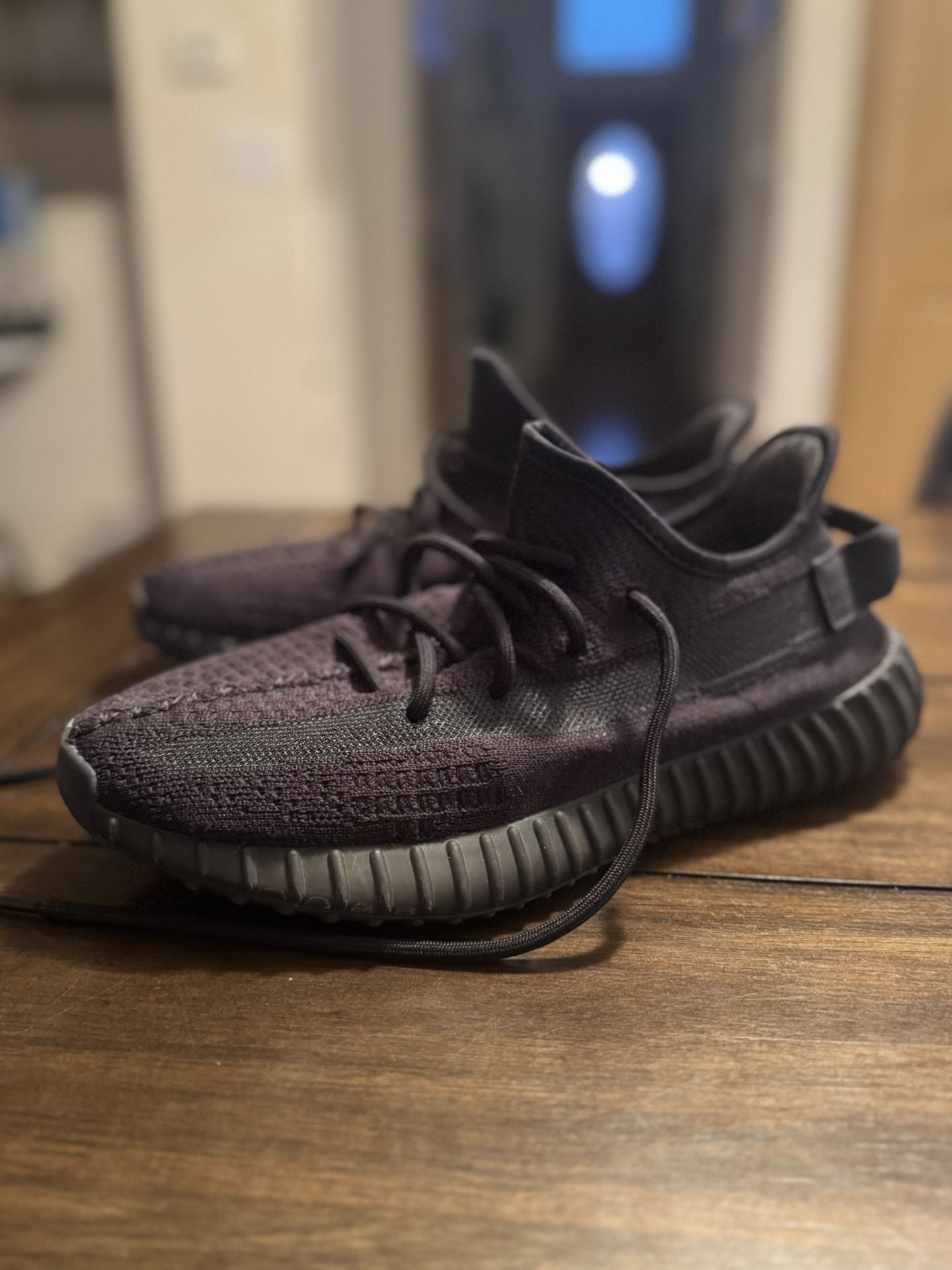 Mens Size 9 - adidas Yeezy Boost 350 V2 Onyx (HQ4540) Triple Black Retro