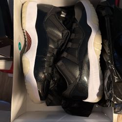 Jordan 11 Low “72-10”