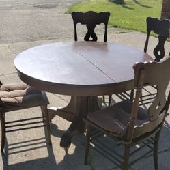 Table and four chairs 