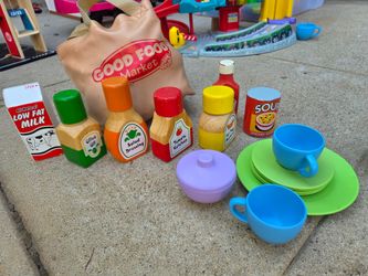 Melissa & Doug Pretend Grocery & Kitchen Play Set