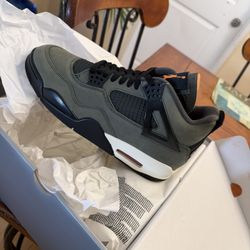 Jordan 4 Undefeated Size 8 1/2